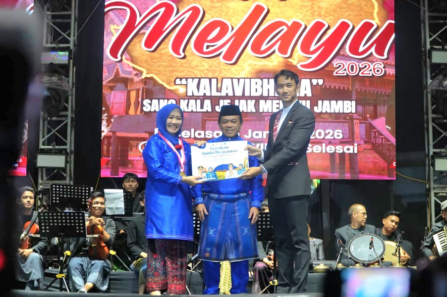 Gerakan Berpantun yang Digagas Hesti Haris Raih Rekor MURI