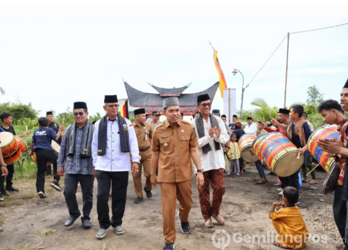 Pj Bupati Inhil H. Erisman Yahya Hadiri Acara Alek Tagak Kudo-Kudo Surau Nurul Iman PKDP dan Maulid Nabi 1446 H