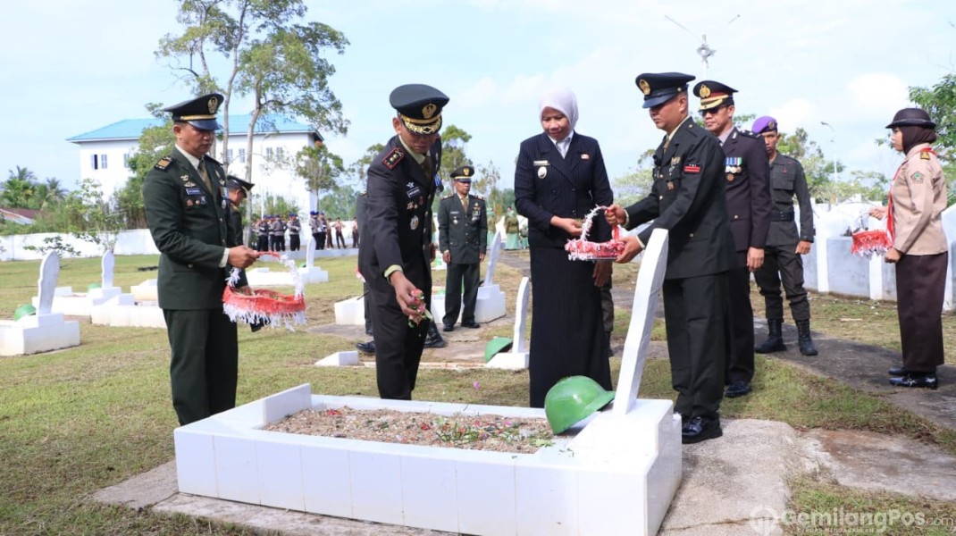 Sambut HUT TNI ke-80, Kodim 0314/Inhil Gelar Ziarah & Tabur Bunga di TMP Yudha Bhakti