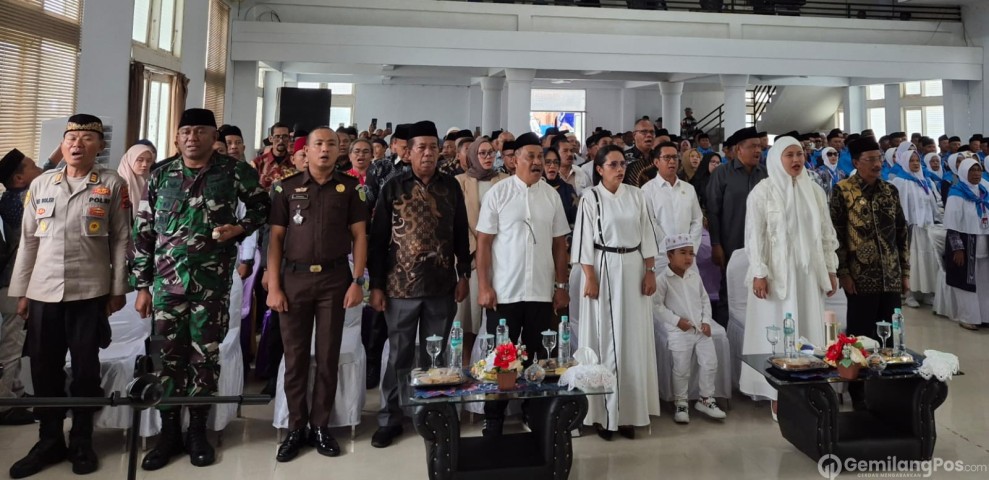 Kasi Intel Kejari SBB Hadiri Kegiatan Pelepasan Calon Jamaah Haji Kabupaten Seram Bagian Barat Tahun 2025.