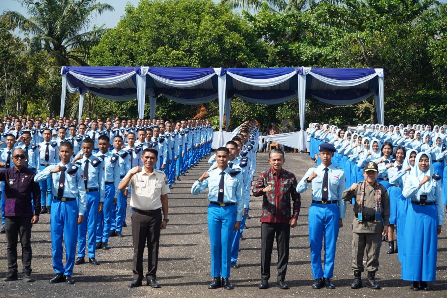 Gubernur Al Haris Kukuhkan 278 Siswa Baru Angkatan XXXII SMAN Titian Teras H. Abdurrahman Sayoeti