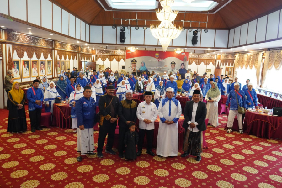 Lepas 87 Calon Jamaah Haji Plus PT. Arminareka Perdana, Pesan Gubernur Al Haris: Gunakan Waktu Untuk Ibadah Sebaik-baiknya