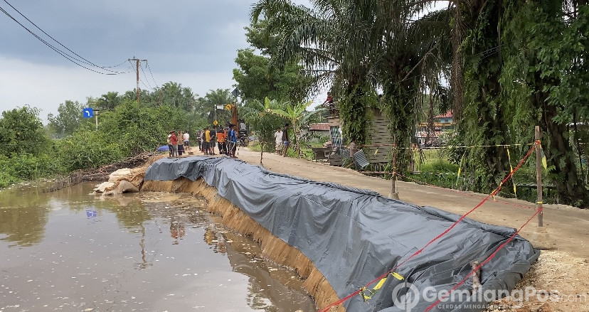 Kembali Terjadi Di Inhil Bencana Alam Tanah Longsor Di Desa Pekantua