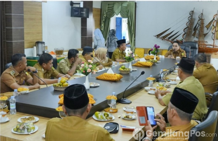 Pj.Bupati H.Erisman Yahya Kumpulkan Camat Tembilahan, Plt.Camat Tembilahan Hulu dan Lurah