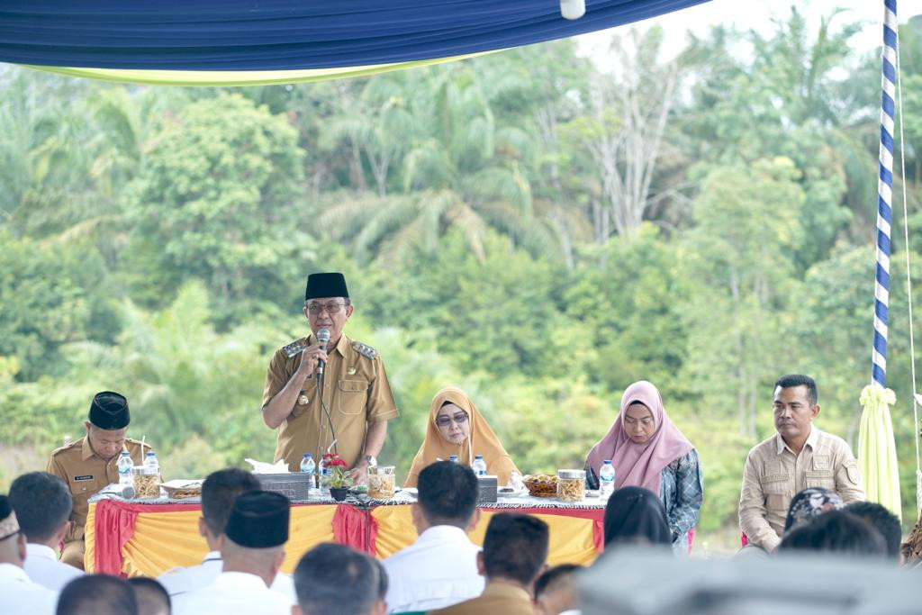 Aparatur Desa Keritang Terima NIKD dan NIPD dari Bupati Inhil