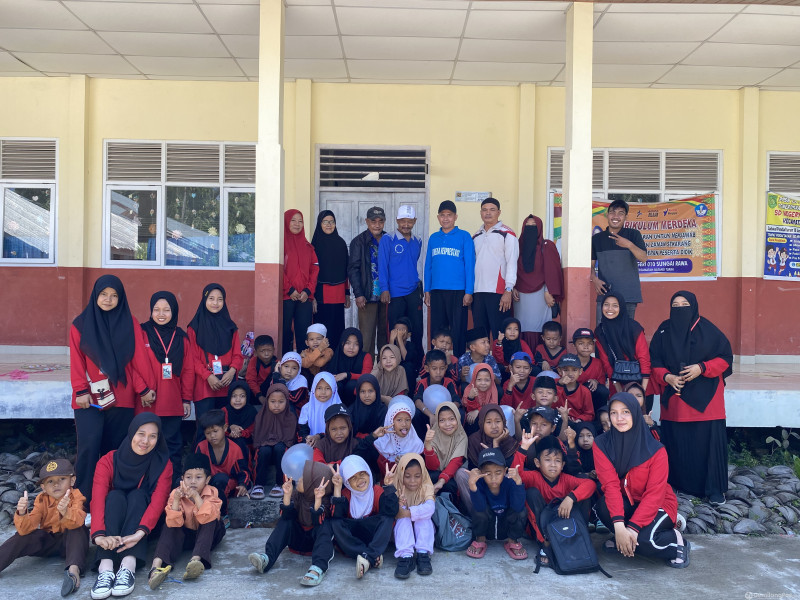 SDN 010 Sungai Rawa Bersama Mahasiswa Kukerta STAI Auliaurrasyidin Gelar Lomba Rangka HUT RI ke-79