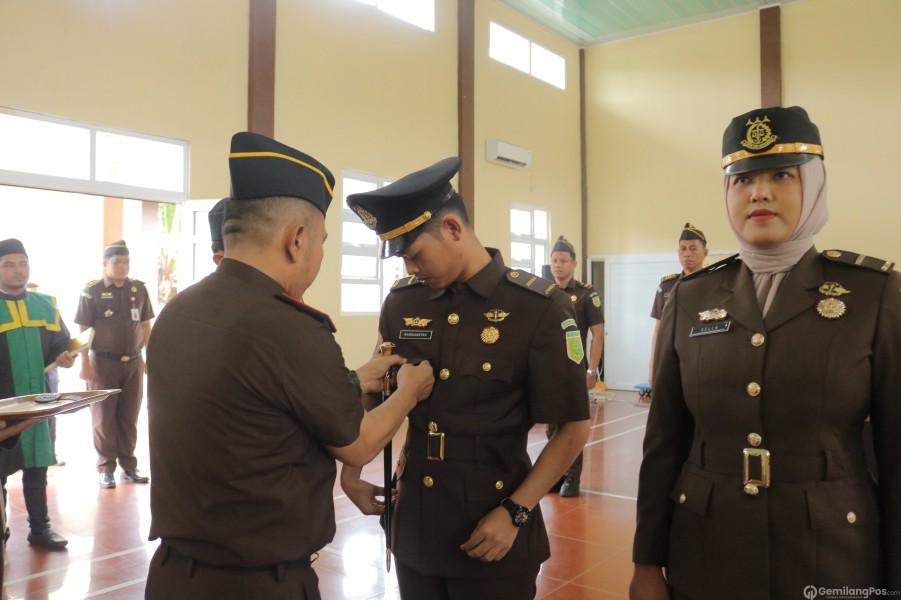 Kajari Abdya Bambang Pimpin Pelantikan Kasubsi Intelijen dan Datun