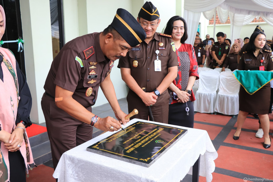 KAJATI MALUKU AGOES SP RESMIKAN GEDUNG KANTOR KEJAKSAAN NEGERI AMBON