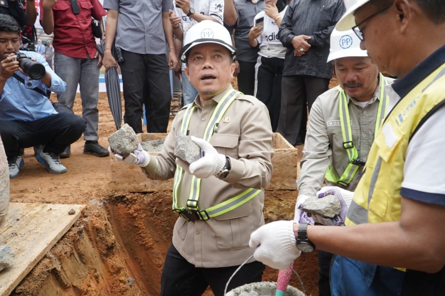 Gubernur Al Haris Letakkan Batu Pertama Pembangunan RSUD Bukit Tengah di Kerinci