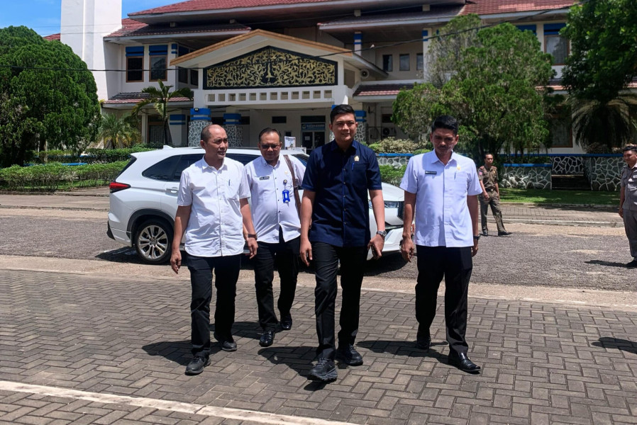 Ketua DPRD Jambi Tinjau Langsung Tes CAT PPDB SMA Titian Teras