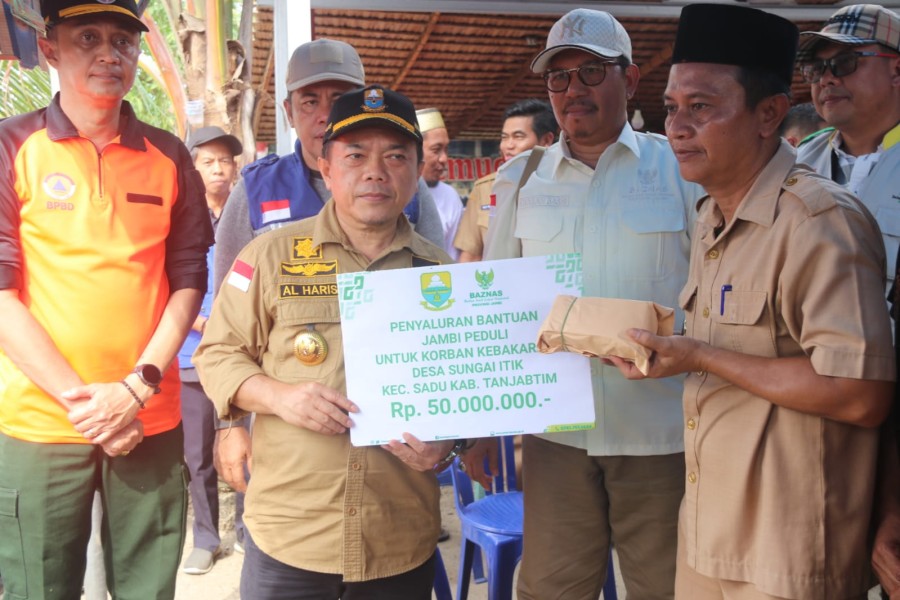 Bantu Warga Terdampak, Al Haris Sambangi Korban Kebakaran di Sungai Itik.