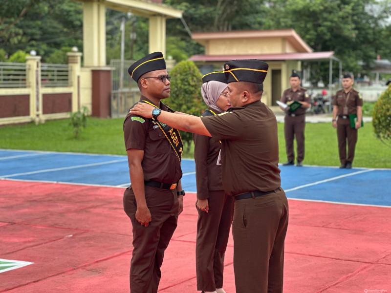 Plt. Kajari SBB Pimpin Upacara Pencanangan Pembangunan Zona Integritas Menuju WBK dan WBBM Tahun 2025
