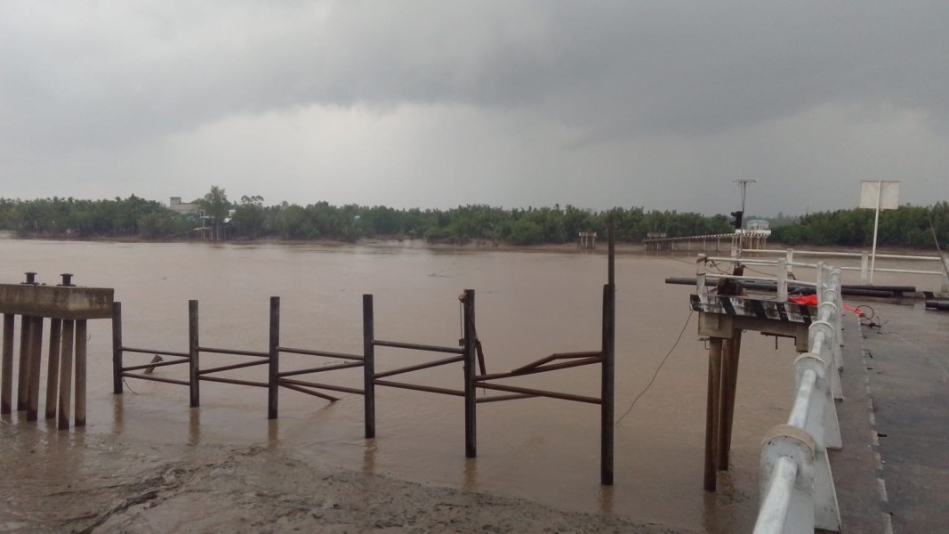 Jembatan Dermaga Ambruk Saat Pengelasan, Dua Pekerja Hilang Terseret Arus Sungai Limau