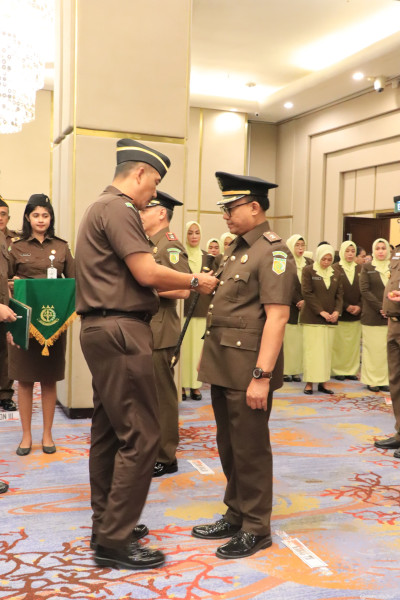 Kepala Kejaksaan Tinggi Maluku PimpinPelantikan dan Pengambilan Sumpah Jabatan serta Serah Terima Jabatan Esselon III