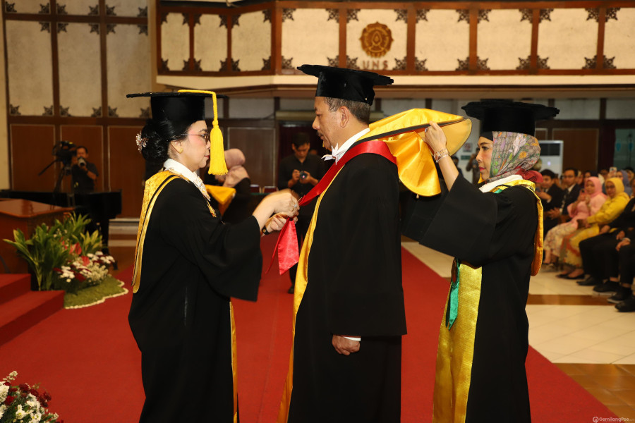 Bambang Sugeng Rukmono Dikukuhkan Menjadi Guru Besar Ilmu Hukum dan Pemulihan Aset pada Universitas Sebelas Maret