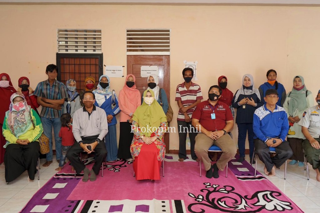 Ketua K3S Hj.Zulaikhah Wardan Ramah Tamah Dengan Anak Jalanan