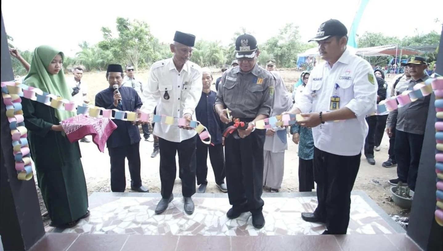 Bupati Wardan Resmikan Pondok Pesantren Putri Al Huda Al Ilahiyah Desa Mugomulyo