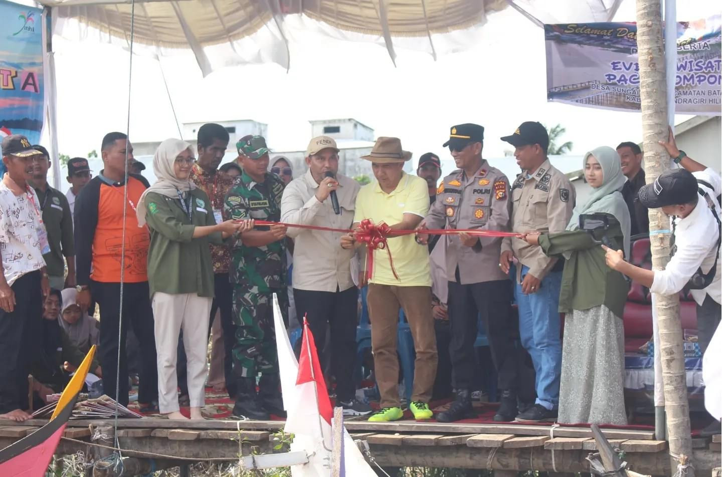 Bupati Inhil Buka Pacu Pompong Desa Sungai Luar