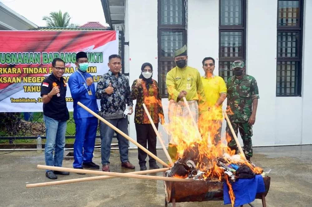 Bupati Inhil Hadiri Acara Pemusnahan Barang Bukti Oleh Kajari Inhil