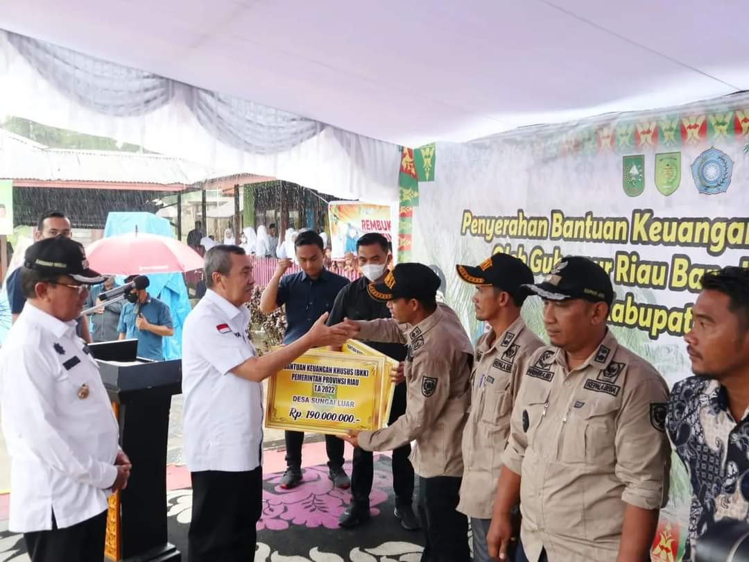 Gubernur Riau bersama Bupati Inhil Hadiri Acara Penyerahan BKK Provinsi Riau
