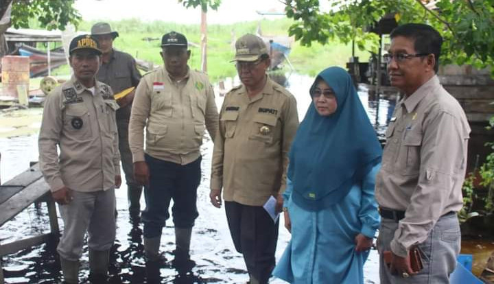 Salurkan Bantuan Korban Banjir Kuala Sebatu, Bupati Inhil H. Muhammad Wardan Pantau Langsung Kondisi Warga 