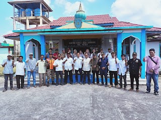 Kunjungan ke Desa Sanglar, Ketua DPRD Inhil Tampung Berbagai Aspirasi dari Kades dan Warga