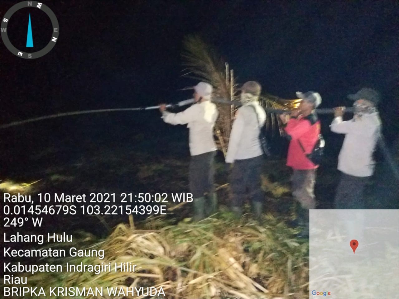 Hingga Larut Malam Polsek Gaung Berjibaku Padamkan Api