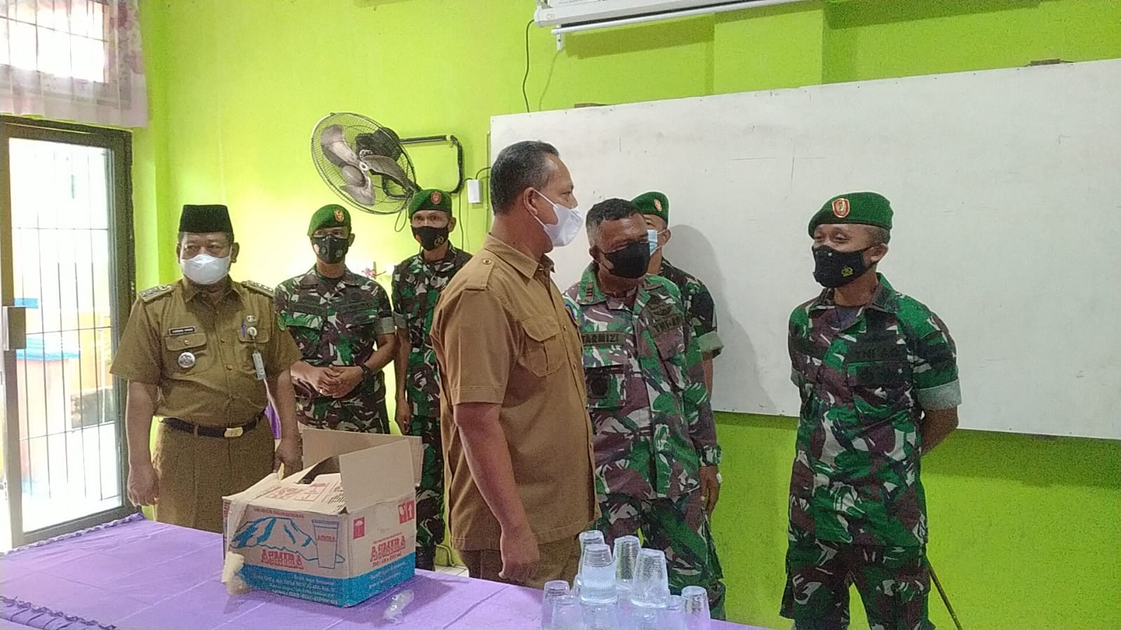 Dandim Inhil Tinjau Vaksinasi di 2 SDN Inhil