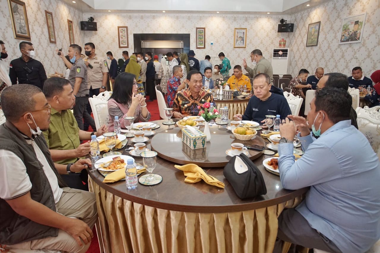 Bupati Inhil Jamu Dirut Bank Riau Kepri dan Direktur ICC