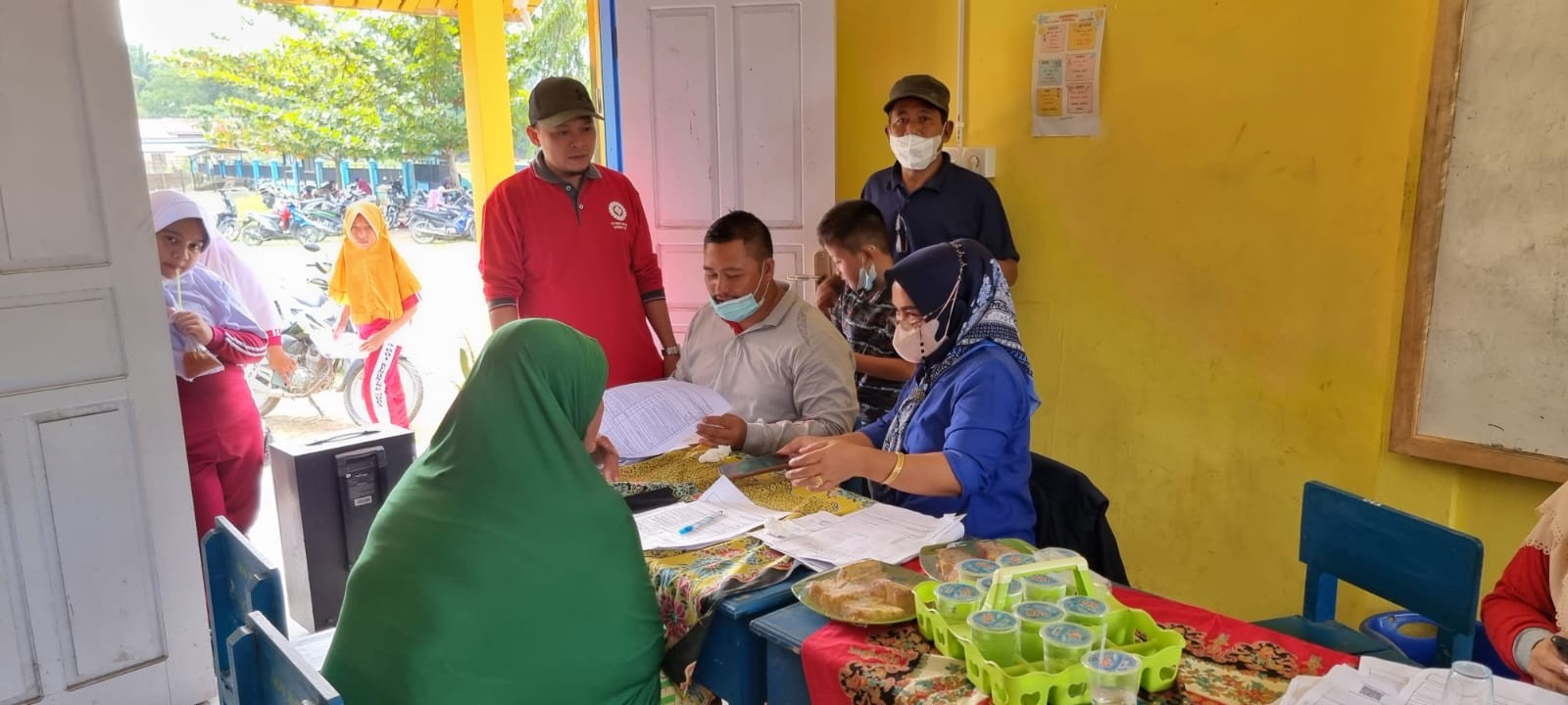 Kades Kemuning Muda Tinjau Pelaksanaan Vaksinasi Anak