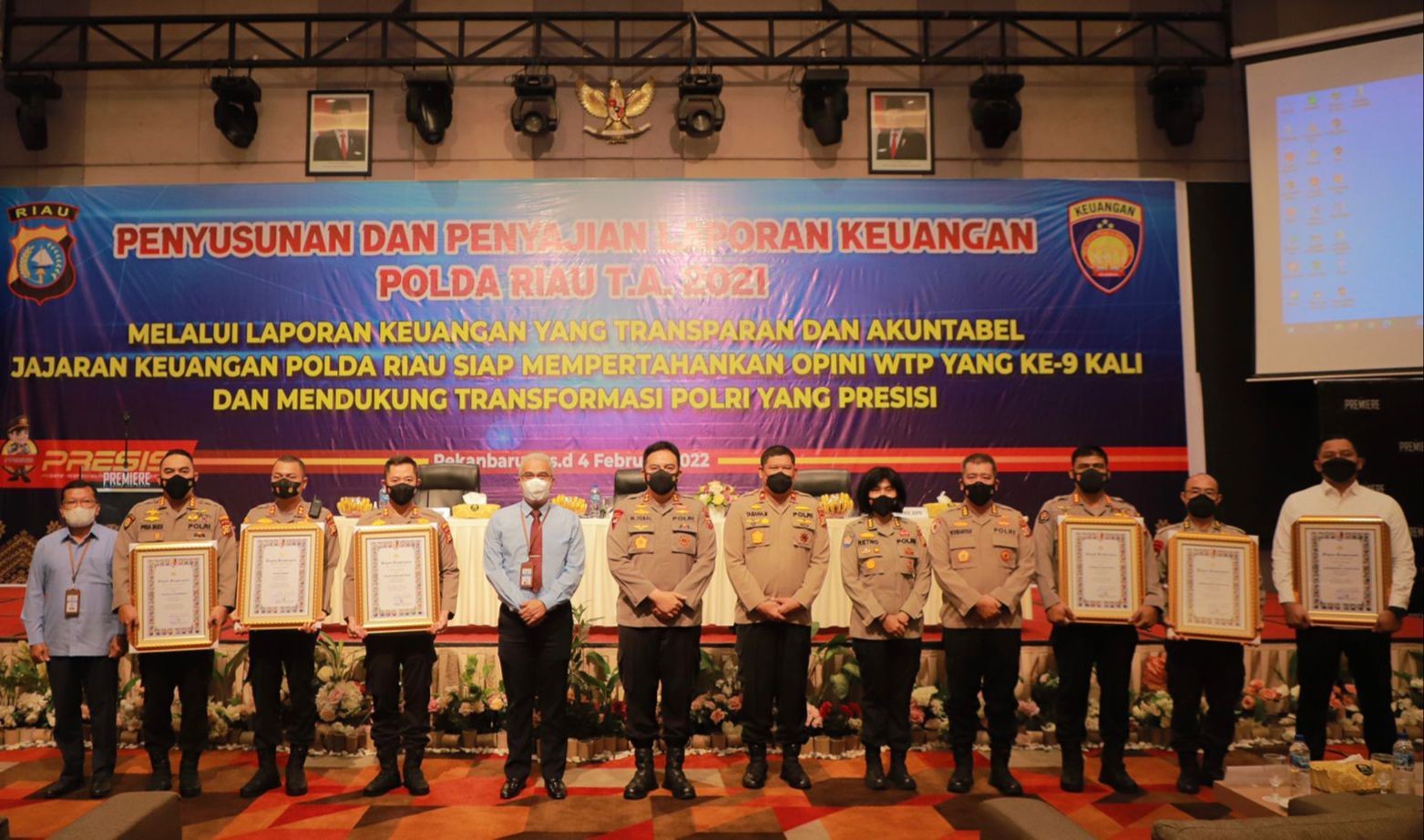 Laporan Keuangan, Kapolda Riau Berikan Reward Satker Berprestasi