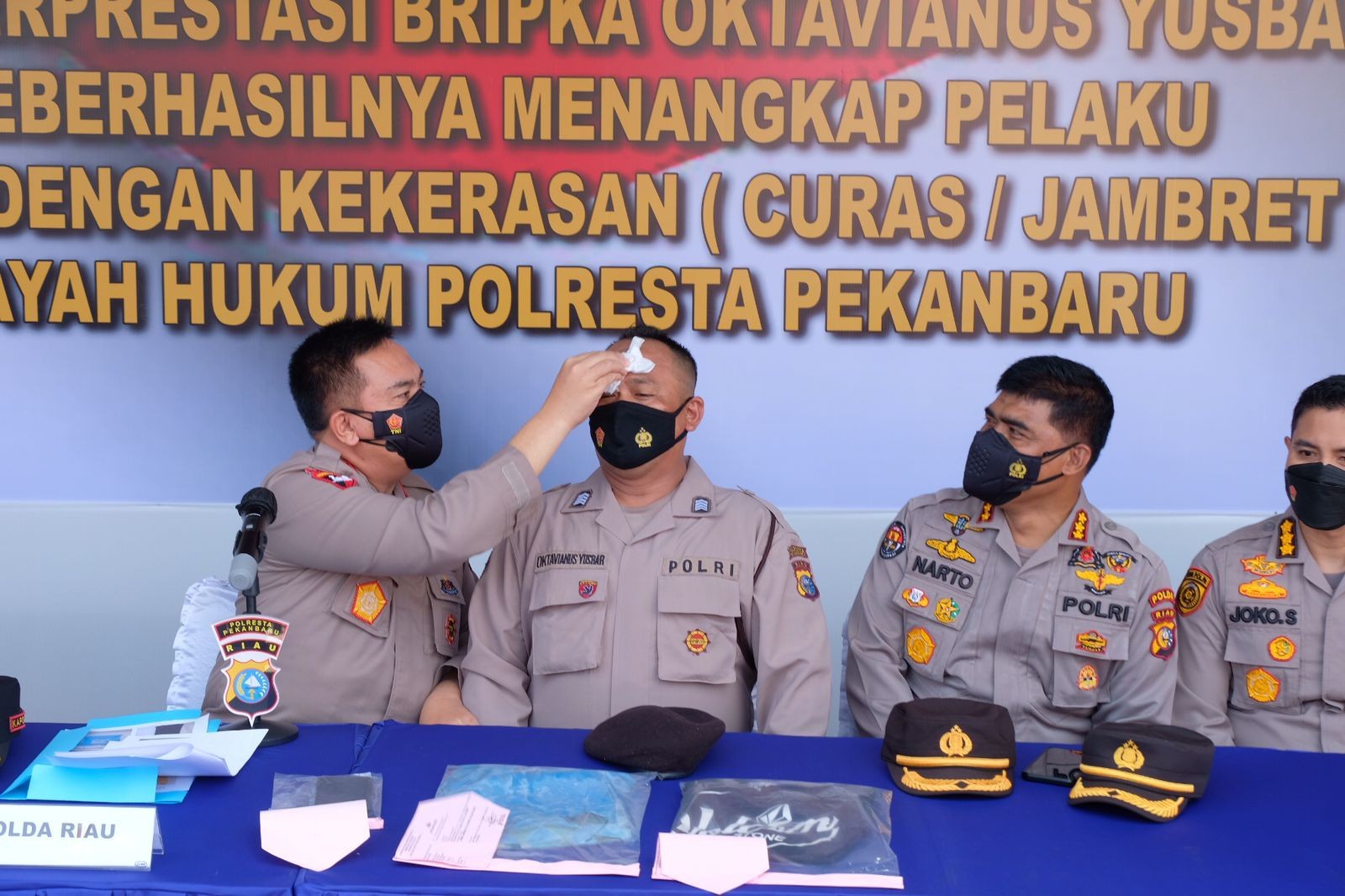 Pengakuan Bripka Oktavianus Yusbar Saat Diseka Keringatnya Oleh Kapolda : Saya Grogi!