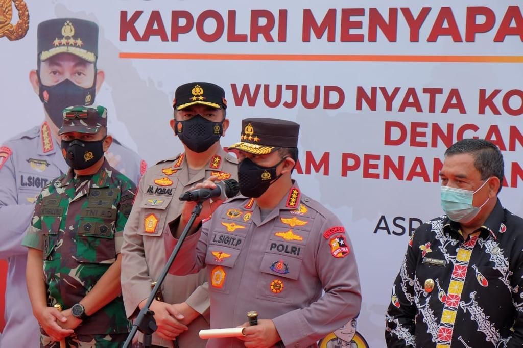 Kunjungan Kapolri Jenderal Listyo Sigit Ke Isoter Asrama Haji Pekanbaru : Masyarakat Tak Usah Takut, Patuhi Prokes dan Vaksin