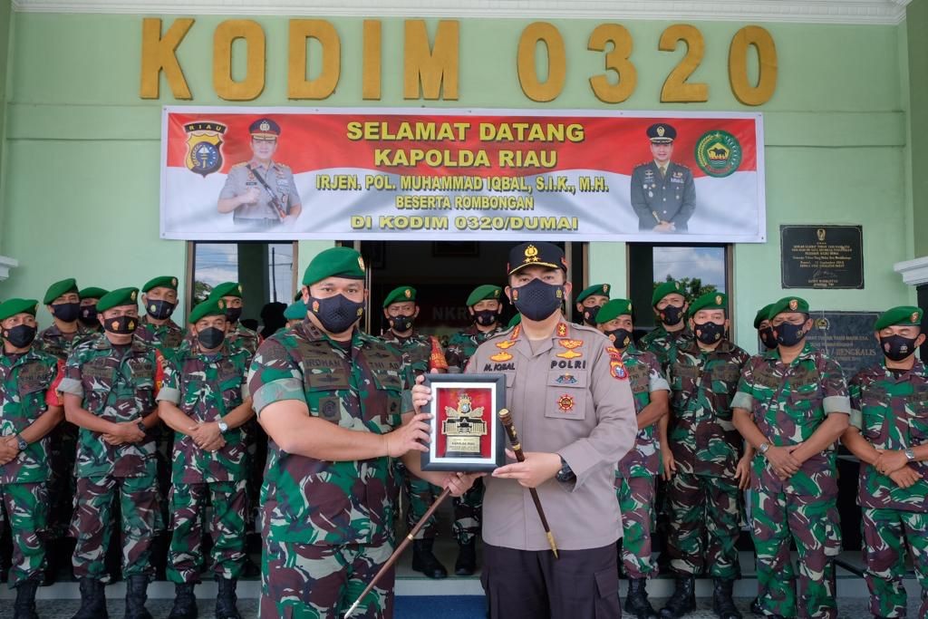 Luar Biasa! Kunjungan Kerja ke Dumai, Kapolda Riau Lakukan Safari ke Markas TNI