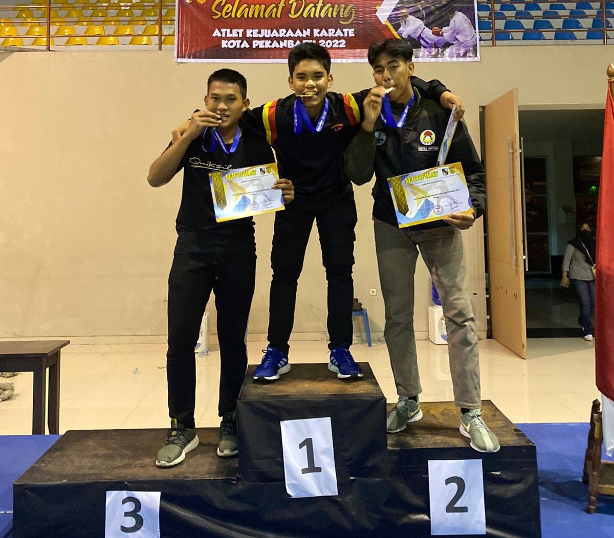 Personil Brimob Polda Riau Raih Juara 1 Kejuaraan Karate Kota Pekanbaru