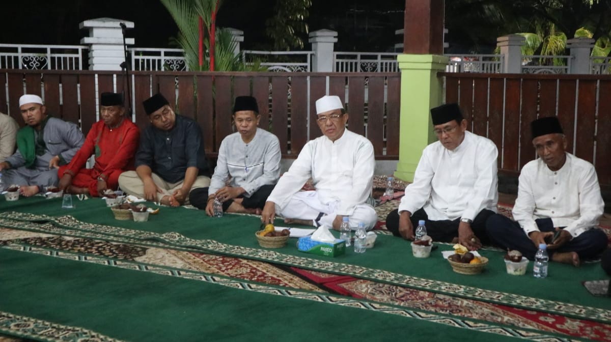 Bupati Wardan Diskusi Bersama Masyarakat Kemuning, Usai Sholat Tarawaih Bersama