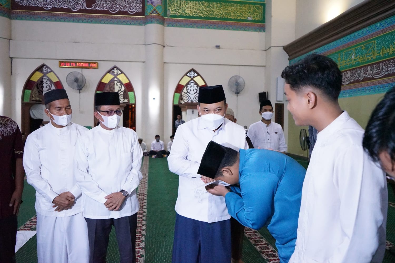 Peringati Malam Nuzul Qur\'an, Wabup Husni Serahkan Santunan Anak Yatim