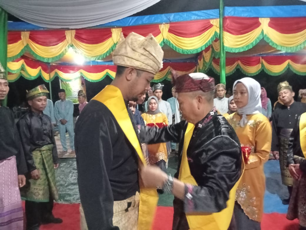 Kades Lubuk Besar Resmi di Tambal Jadi Penghulu Adat