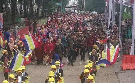 Parade Batik Merangin Sumbang Rekor MURI