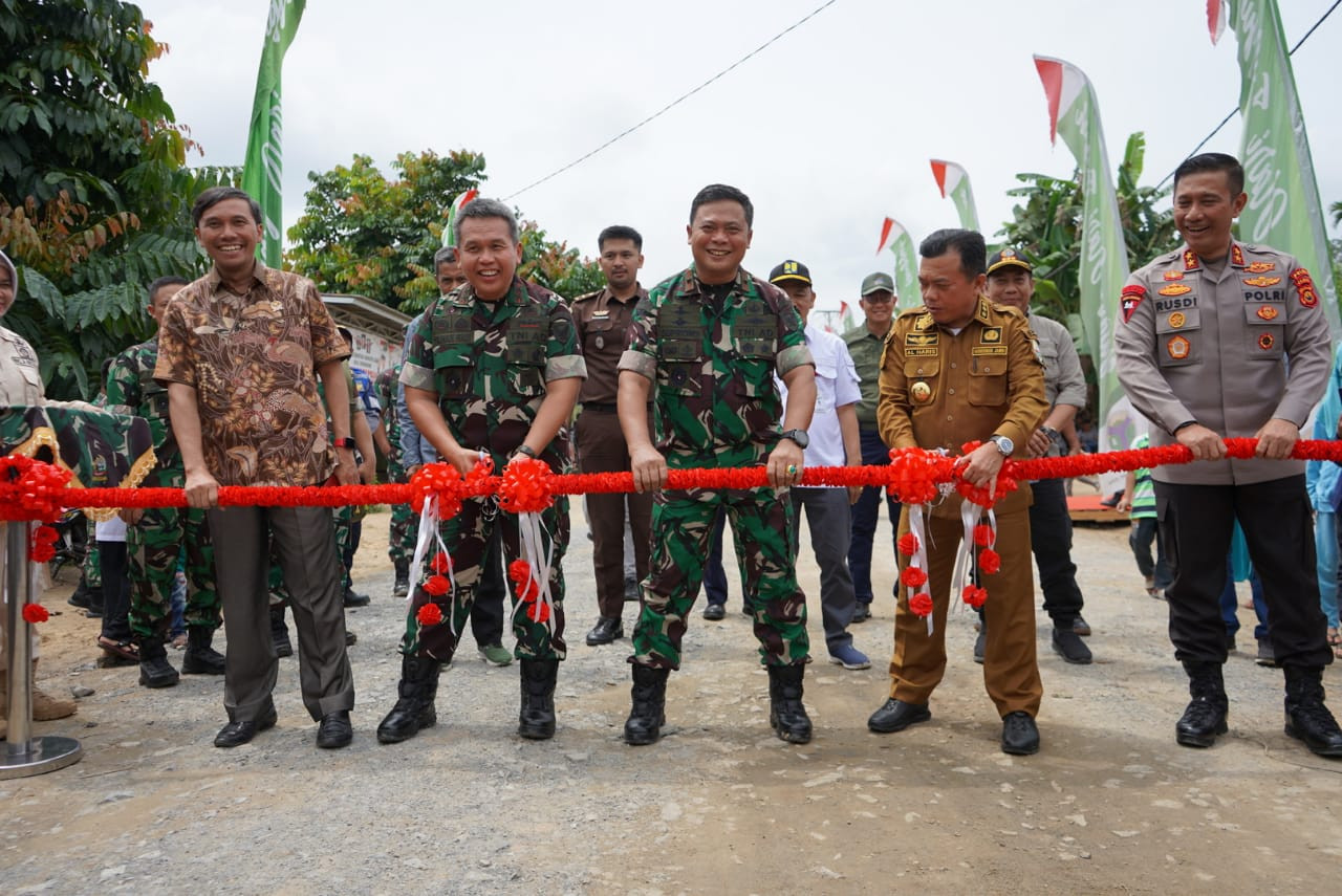 Jalan Simpang Desa Karmeo Pangkas Hingga 15 Kilometer Jalan Simpang Desa Karmeo Pangkas Hingga 15 Kilometer