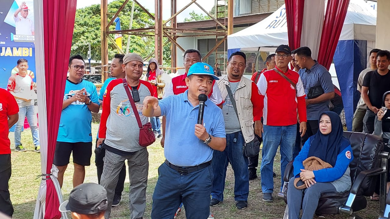 Peserta Kicau Mania Rebutkan Mobil Sumbangan Gubernur