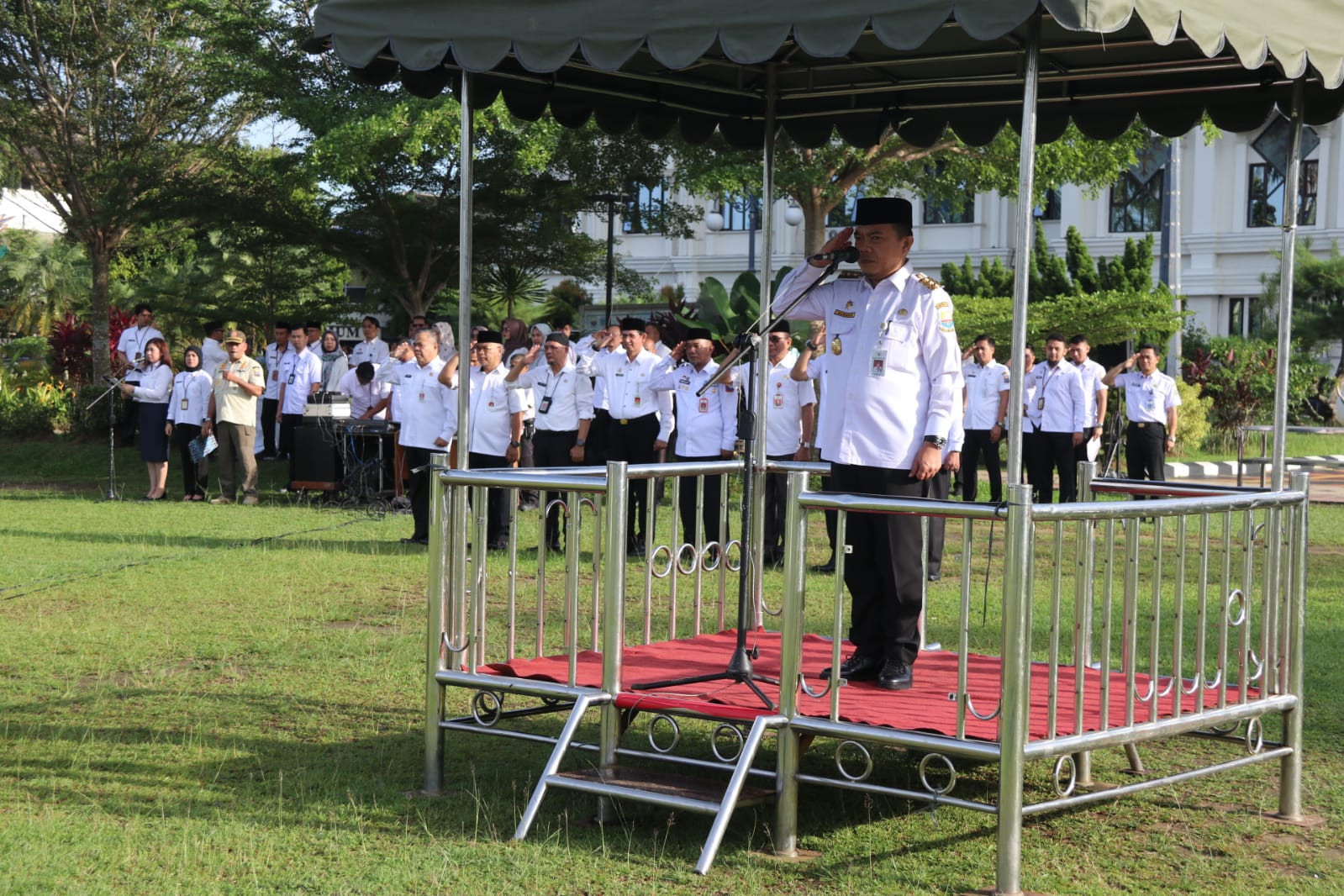 Pimpin Upacara Pasca Lebaran, Al Haris Tekankan Kedisiplinan Kerja Guna Tingkatkan Kinerja