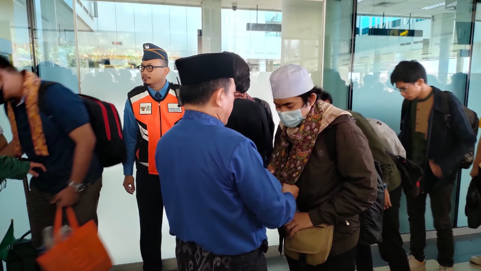 Mahasiswa Jambi dari Sudan Tiba di Jambi, Disambut Gubernur Al Haris dan Abdullah Sani