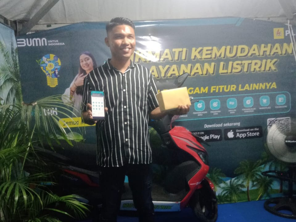 Buka Stand di Bazar HPN Riau, PLN ULP Tembilahan Lakukan Sosialisasi PLN Mobile
