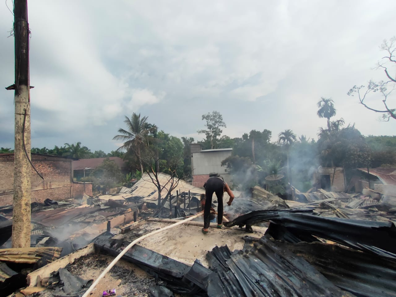 Belasan Kios di Desa Keritang Hangus Terbakar