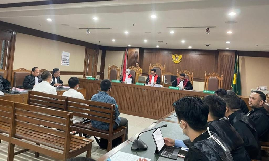 Pembacaan Surat Dakwaan terhadap 3 Orang Terdakwa dalam Perkara BTS 4G BAKTI Kominfo