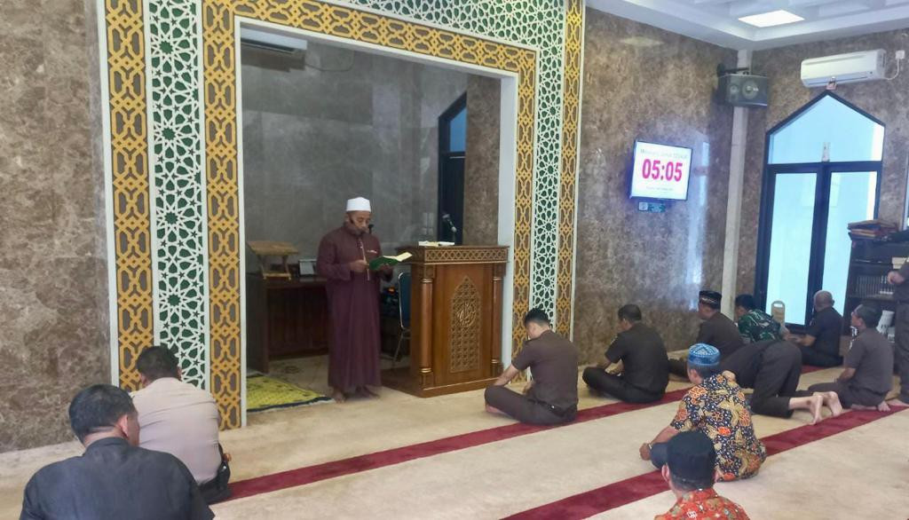 Tausiyah Ba\'da Dzuhur yang disampaikan oleh Ustadz Chairul Ichwan 