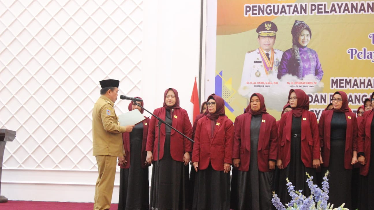 Kukuhkan Bidan Delima Jambi, Al Haris : Peran Para Bidan Sungguh Sangat Luar Biasa