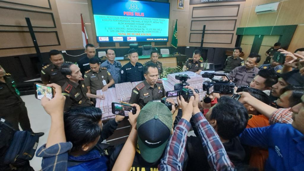Kejati Sultra Umumkan Hasil Penyitaan Berupa Uang dalam Perkara Tindak Pidana Korupsi Pertambangan Ore Nikel pada WIUP PT. Antam Tbk