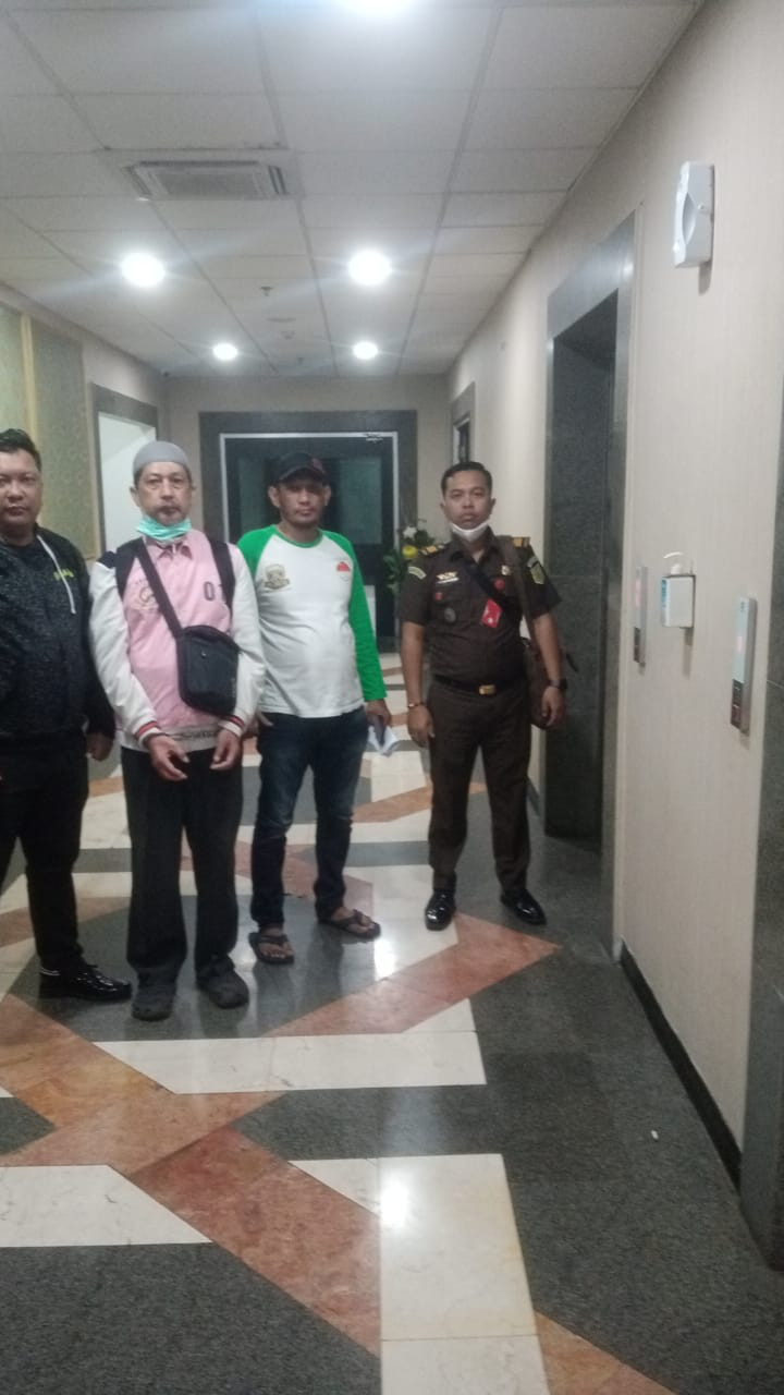 Tim Tabur Kejaksaan Agung dan Tim Intelijen Kejaksaan Tinggi Sumatera Selatan Berhasil Mengamankan DPO Tersangka AAFH